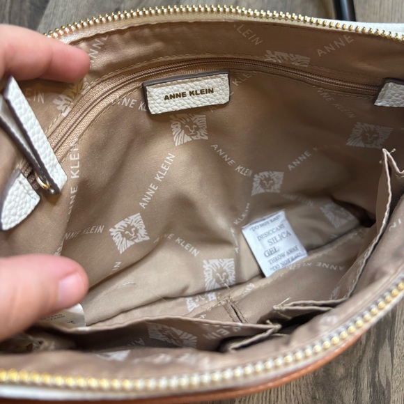 NWOT Anne Klein Tan and White Crossbody Bag - Picture 4 of 7